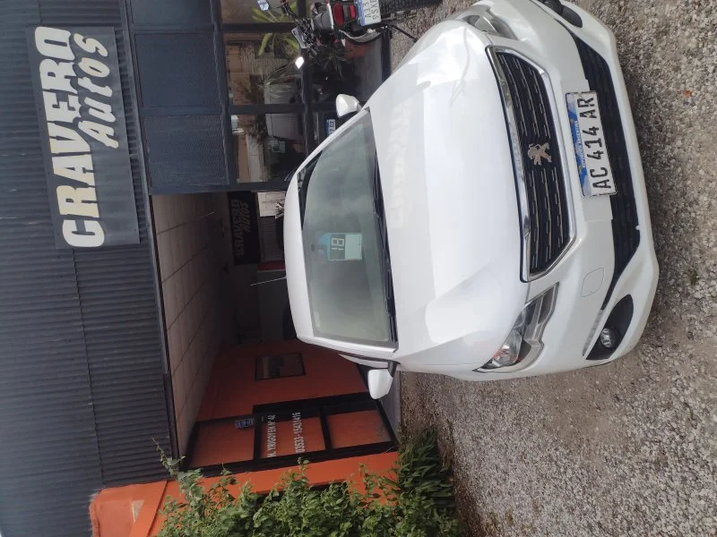Peugeot 301 Allure+ nav.