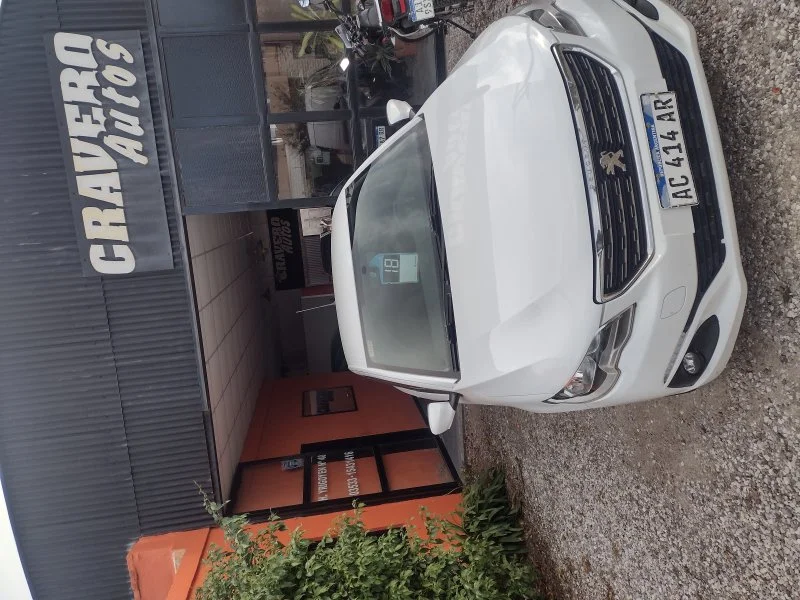Peugeot 301 Allure+ nav.
