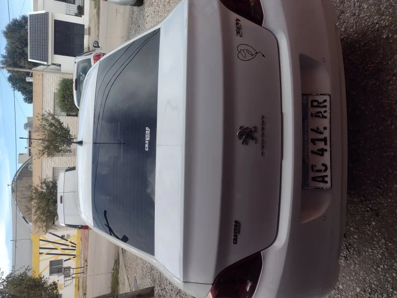 Peugeot 301 Allure+ nav.